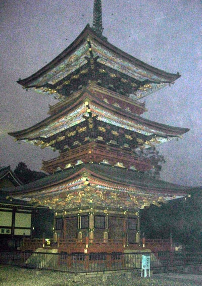 Sanju-no-to (the three storied pagoda)